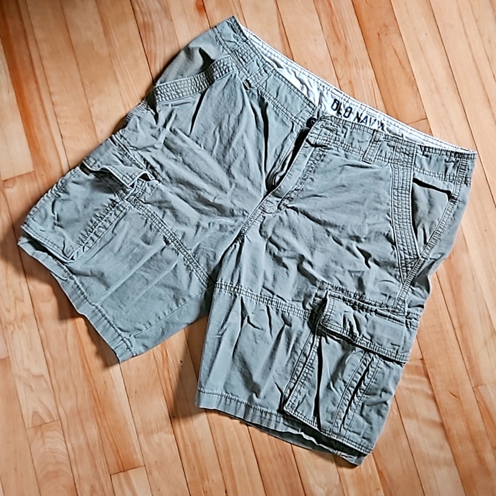 Old Navy Men's Olive Cargo Shorts 34